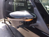 スタイリッシュで視認性の良いLEDウインカー付きの電動格納式ドアミラー