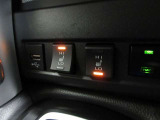 寒い日に重宝するシートヒーターを運転席&助手席に設置!エアコンより早く温まるので寒がりの人におすすめです!エアコンと違って空気が乾燥しにくいのもシートヒーターの嬉しいポイントです★