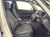★フロントシート★ 自然な姿勢のままでいられるシートが、運転しやすさと疲れにくさを感じさせてくれるはずです♪