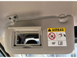 急いで外出!!そんな時でも降車前にササっと身だしなみをチェック!あると便利な装備品です。