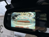大きな車には必需品のバックモニター。後退時の死角部分をモニターに映しだしてくれるので車庫入れの不安も解消されます。