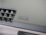◆助手席エアバッグ◆SRSエアバッグは、シートベルトだけでは防ぎきれない衝突時の衝撃から乗員を守るための安全装置。衝突時に瞬時に膨らみ、頭部や胸部がダッシュボードに直接衝突するのを防ぎます。