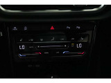 エアコンは、運転席と助手席でそれぞれお好みの温度に設定できる2ゾーンフルオートエアコンです。これからの季節はあるとうれしい機能ですね。