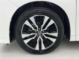 純正アルミホイールが車の雰囲気を引き立てますね!