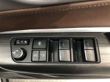 パワーウィンドは今や当たり前の機能ですが、無いと困る機能です。運転席からの操作で、全席の窓を振るオープンにしたり、フルクローズが可能です。