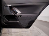 BMWの分厚いドアは、もしもの時にも搭乗者を守ってくれます。