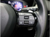 ホンダセンシング機能のクルーズコントロールはアクセル操作せず一定のスピードで走行するのはもちろん、前車との適切な車間距離も保ちます!車線内を走行できるようハンドル操作を支援する機能も付いています!
