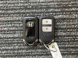 【スマートキー】持っているだけでエンジン始動や、ドアロックの開閉まで出来ちゃう賢く便利なスマートキーを装備!イモビライザーでセキュリティー対策もOK!