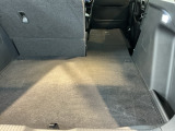 載せるものに合わせて、自由自在にシートを調整。長めの荷物も、大きな買い物も、工夫次第でスッキリ収まります。