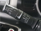 ◆ワイパー・ウォッシャースイッチ◆ワイパーは雨量に応じて切り替え可能なスイッチがついており、ウォッシャースイッチは手前に引くと噴射してフロントガラスを綺麗にしてくれます。