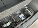 ラゲッジアンダーボックスを使えば、小物の収納に便利です
