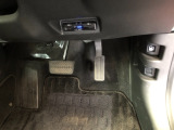 【運転席】アクセル、ブレーキはこのようになっております。