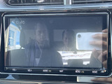 停車時にTV番組を視聴可能です。移動時間を有効活用し、快適なリラックス空間を提供します。