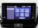 ディスプレイオーディオを装備。スマホとクルマをつなぐことで、これまでのナビに加えて、色々なサービスが楽しめます。