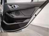 当社BMW認定中古車は全車保証付きでございます。また保証料金や整備費用はお見積書内の諸費用・税金に追加計上する事はございません。認定中古車保証付きのお支払総額でお見積りご依頼の上、他店とお比べください