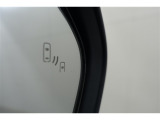 ★ブラインドスポットモニター付きです、隣の車線を走る車両をレーダーで検知、ドアミラーでは確認しにくい後側方エリアの車両をお知らせいたします。