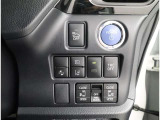 エンジン起動はブレーキを踏みながらパワースイッチを押すだけです。カバンやポケットに携帯していればスマートキーを取り出す必要もないので便利ですね!