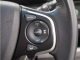 ◆アダプティブクルーズコントロール◆予め設定した車速内でクルマが自動的に加減速。前走車との適切な車間距離を維持しながら追従走行します。【LKAS】車線維持支援システムでステアリング操作を支援。
