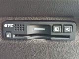 高速道路のご利用時にとても便利なETC車載器付。セットアップをしてからお渡ししますので、あとはETCカードを差し込むだけで、わずらわしい料金所での現金支払いが不要となりスムーズに通過できますよ。