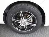 かっこいいホイールですね。 車のイメージを大きく左右するホイール部分はコダワリを持ちたいですね。