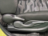 運転手の体格に合わせて運転席の座面の高さ調整ができるシートリフターが付いてます