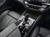 車両の詳細、ご質問につきましては、弊社営業スタッフまでお気軽にご連絡下さいませ。遠方のお客様には実車の詳細画像送信も承ります。お客様からのお問合せをお待ち致しております。