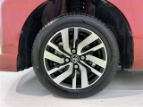 純正アルミホイールが車の雰囲気を引き立てますね!