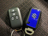 鍵がポケットの中でもドア開閉・エンジンスタートが可能な便利なスマートキーです!
