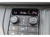 【オートエアコン】一度お好みの温度に設定すれば、車内の温度を検知し風量や温度を自動で調整!