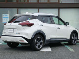 プライバシーガラス 室内の急激な温度変化を和らげ、防犯の観点から車内が見えにくくなっております。
