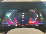 『運転』に対するBMWのこだわりはメーターパネルにも表れております。視野性の良いメーターパネルは疲労感の軽減と、運転の楽しさをもたらしてくれます。