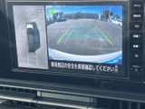 安全確認をサポートするバックモニター。後退時の視界を広げ、安心して駐車操作ができます。