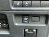 後席のパワースライドドアON/OFFスイッチです!洗車中などに誤ってドアが開かないようにするときなどに使用します!
