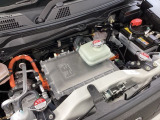 ボンネット内は電気自動車を走行させるためのパワートレインがあります。もちろんきれいにクリーニング済です