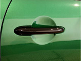 BMWのドアを閉めた時の重厚感は所有者様の満足度を高めてくれます。
