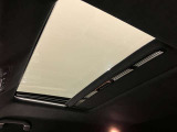 メルセデス・ベンツの定める厳しい基準をクリアしたお車のみをご案内させて頂きます。納車前整備はメーカー規定に基づき100項目以上にも及ぶ点検を熟練のメカニックによって行いご納車させて頂きます。