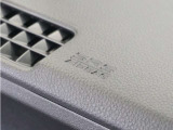 ◆助手席エアバッグ◆SRSエアバッグは、シートベルトだけでは防ぎきれない衝突時の衝撃から乗員を守るための安全装置。衝突時に瞬時に膨らみ、頭部や胸部がダッシュボードに直接衝突するのを防ぎます。