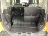 3名乗車と荷室。長い荷物も載せられます。