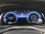大型メーターで視界も良好な運転席廻りです。運転時の視線移動が少なくて済むので、安全性にも一役かってくれます。