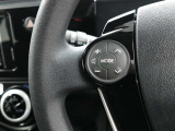 ステアリングスイッチ付き。手を離さずにさまざまな操作が可能です。