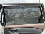 後席用サンシェード☆暑い日差しを軽減してくれます☆