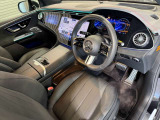 メルセデスのシートは、少し硬めに出来ておりますので、長時間の運転でも疲れにくく、安全にドライビングをお楽しみ頂けます
