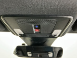 【SOSボタン】体調が悪くなったときや、事故に遭遇したとき、あおり運転にあっている時など、緊急時にボタンを押すと緊急サポートセンターにつながり、オペレーターが警察・救急への取次ぎを行います。