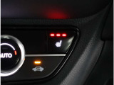 運転席用シートヒータースイッチ。3段階で調節できるのでお好みに合わせてご利用ください。