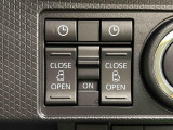 両側パワースライドドアウェルカムオープン機能 降車時にスイッチで予約しておけば、乗車時に電子カードキーを持ってクルマに近づくだけでパワースライドドアが自動でオープン♪