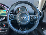 マルチファンクションステアリング装備車です。