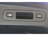 ☆電動リアゲート☆荷物で両手が塞がっていてもワンタッチボタンでリアテールゲートを自動で開閉できます。