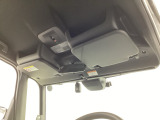 自社整備工場で点検整備をおこなってからお渡ししています。車検が残っている場合は『12ヶ月点検整備』を、車検整備付きの場合は『車検整備』をおこないます。整備費用は車両本体価格に含まれています。