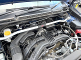 【STIタワーバー】お車の剛性を高めるタワーバーを装備。よりスムーズなコーナリング走行が可能となり、走りも楽しめます。