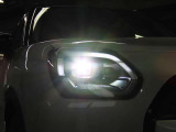 LEDオートヘッドライトを搭載しております。前方を非常に明るく照らす事ができ夜間走行時に重宝します。